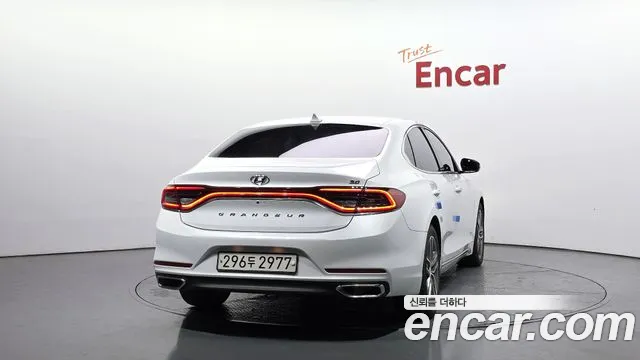 2018 Hyundai Grandeur IG 3.0 Exclusive Sold VIN KMHF241EBJA102274 – undercarriage 2018 Hyundai Grandeur IG 3.0 Exclusive Sold VIN KMHF241EBJA102274 – undercarriage