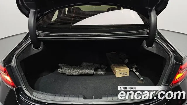 2018 Hyundai Grandeur IG 3.0 Exclusive Sold VIN KMHF241EBJA123933 – interior seats