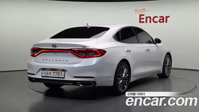 2017 Hyundai Grandeur IG 3.0 Exclusive Sold VIN KMHF341EBHA025518 – trunk area 2017 Hyundai Grandeur IG 3.0 Exclusive Sold VIN KMHF341EBHA025518 – trunk area