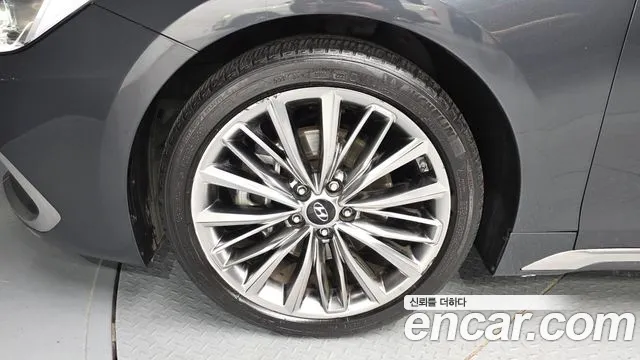 2017 Hyundai Grandeur IG 3.0 Exclusive Sold VIN KMHF341EBHA038462 – undercarriage 2017 Hyundai Grandeur IG 3.0 Exclusive Sold VIN KMHF341EBHA038462 – undercarriage