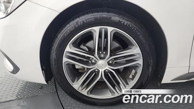 2017 Hyundai Grandeur IG 3.0 LPi Dsabled Person Sold VIN KMHF341NBHA025556 – exterior detail