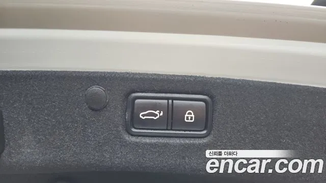 2017 Hyundai Grandeur IG 3.0 LPi Dsabled Person Sold VIN KMHF341NBHA025556 – trunk area