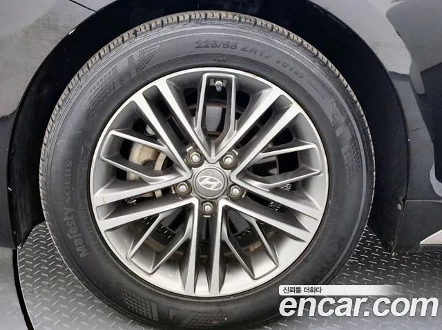 2017 Hyundai Grandeur IG 3.0 LPI Taxi Sold VIN KMHF341NBHA026134 – trunk area
