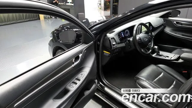 2018 Hyundai Grandeur IG 3.0 LPi Dsabled Person Sold VIN KMHF341NBJA103736 – side profile