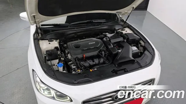 2017 Hyundai Grandeur IG 2.4 Premium Sold VIN KMHF441CBHA001957 – engine bay
