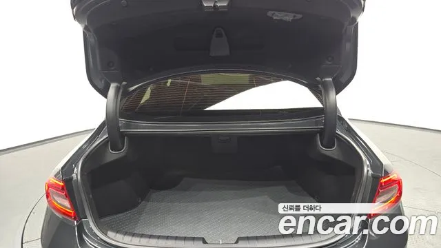 2017 Hyundai Grandeur IG 2.4 Premium Sold VIN KMHF441CBHA018576 – exterior detail