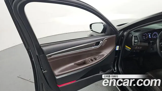 2017 Hyundai Grandeur IG 2.4 Premium Sold VIN KMHF441CBHA033424 – side profile