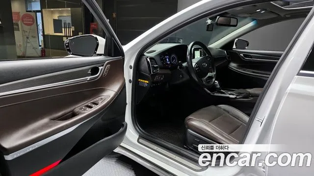 2018 Hyundai Grandeur IG 2.4 Premium Sold VIN KMHF441CBJA064463 – trunk area