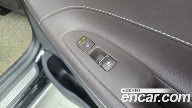 2018 Hyundai Grandeur IG 2.4 Premium Sold VIN KMHF441CBJA087680 – interior seats 2018 Hyundai Grandeur IG 2.4 Premium Sold VIN KMHF441CBJA087680 – interior seats