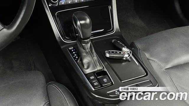 2018 Hyundai Grandeur IG 2.4 Premium Sold VIN KMHF441CBJA091231 – interior seats