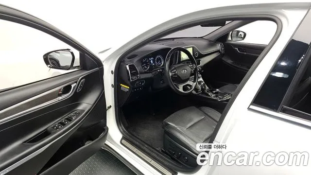 2018 Hyundai Grandeur IG 2.4 Premium Sold VIN KMHF441CBJA091231 – undercarriage