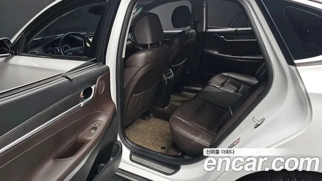 2018 Hyundai Grandeur IG 2.4 Premium Sold VIN KMHF441CBJA102705 – interior seats