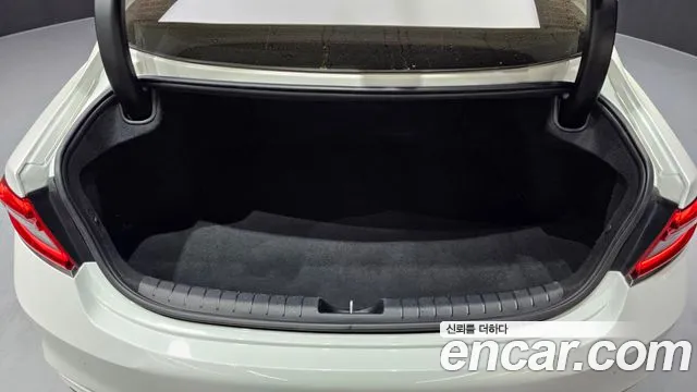 2018 Hyundai Grandeur Ig 2.4 Premium Sold VIN KMHF441CBJA110181 – front exterior