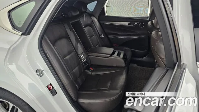 2019 Hyundai Grandeur IG 2.4 Premium Sold VIN KMHF441CBKA188739 – trunk area 2019 Hyundai Grandeur IG 2.4 Premium Sold VIN KMHF441CBKA188739 – trunk area