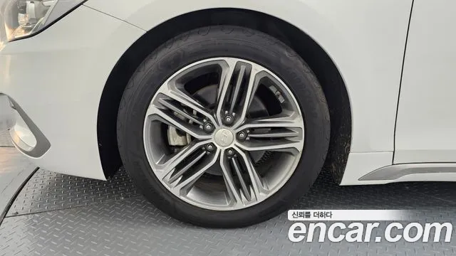 2019 Hyundai Grandeur IG 2.4 Premium Sold VIN KMHF441CBKA188739 – photo 17 2019 Hyundai Grandeur IG 2.4 Premium Sold VIN KMHF441CBKA188739 – photo 17