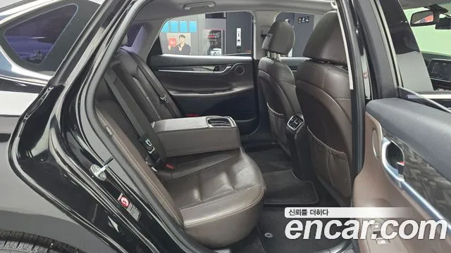 2017 Hyundai Grandeur IG 3.0 LPi Modern (Rental Car) Sold VIN KMHF641NBHA021001 – rear exterior