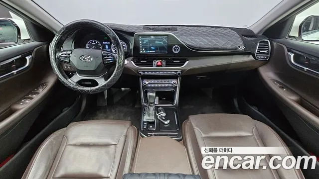 2018 Hyundai Grandeur IG 3.0 LPi Modern (Rental Car) Sold VIN KMHF641NBJA068007 – dashboard