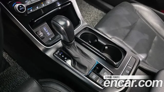 2019 Hyundai Grandeur IG 3.0 LPi Modern (Rental Car) Sold VIN KMHF641NBKA203502 – exterior detail
