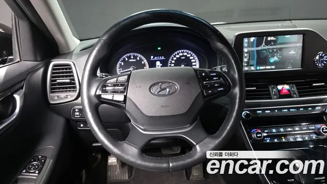2019 Hyundai Grandeur IG 3.0 LPi Modern (Rental Car) Sold VIN KMHF641NBKA221239 – rear exterior