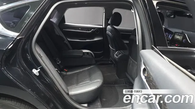 2019 Hyundai Grandeur IG 3.0 LPi Modern (Rental Car) Sold VIN KMHF641NBKA229872 – exterior detail 2019 Hyundai Grandeur IG 3.0 LPi Modern (Rental Car) Sold VIN KMHF641NBKA229872 – exterior detail