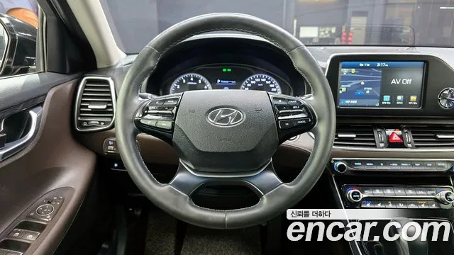 2019 Hyundai Grandeur IG 3.0 LPi Modern (Rental Car) Sold VIN KMHF641NBKA257367 – trunk area 2019 Hyundai Grandeur IG 3.0 LPi Modern (Rental Car) Sold VIN KMHF641NBKA257367 – trunk area