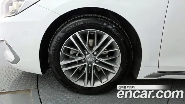 2019 Hyundai Grandeur IG 3.0 LPi Modern (Rental Car) Sold VIN KMHF641NBKA263667 – trunk area 2019 Hyundai Grandeur IG 3.0 LPi Modern (Rental Car) Sold VIN KMHF641NBKA263667 – trunk area