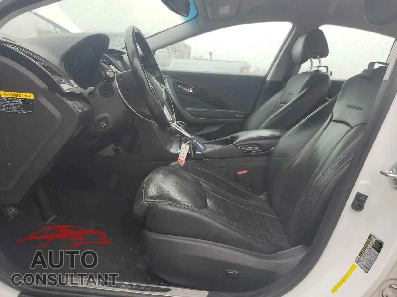 2015 HYUNDAI AZERA Damaged VIN KMHFG4JG1FA487765 – exterior detail 2015 HYUNDAI AZERA Damaged VIN KMHFG4JG1FA487765 – exterior detail