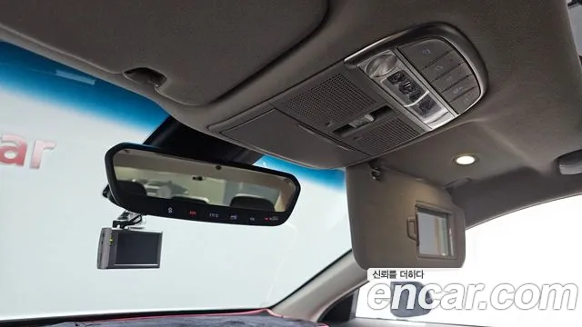 2017 Genesis EQ900 3.3 T-GDI Sold VIN KMHG141ABHU030722 – interior seats