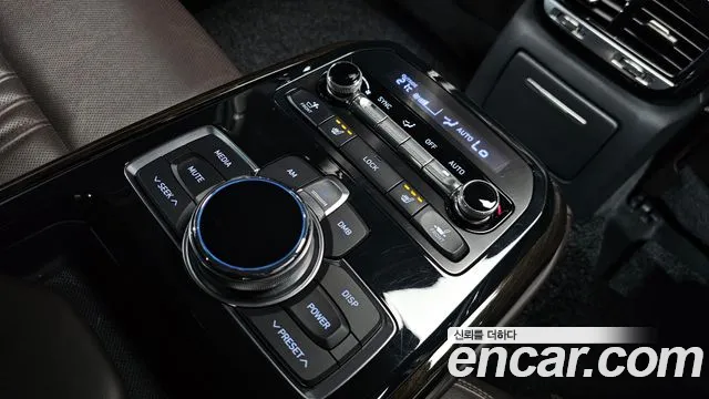 2017 Genesis EQ900 3.3 T-GDI Sold VIN KMHG141ABHU030722 – exterior detail