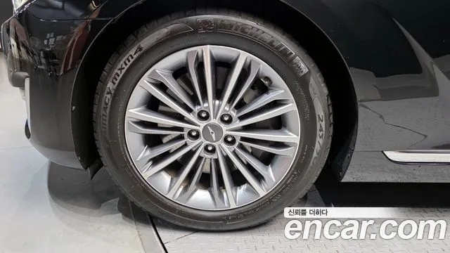 2017 Genesis EQ900 3.8 GDI AWD Sold VIN KMHG141DDHU030482 – interior seats