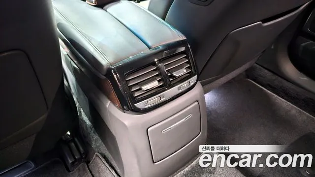2017 Genesis EQ900 3.8 GDI AWD Sold VIN KMHG141DDHU030482 – trunk area