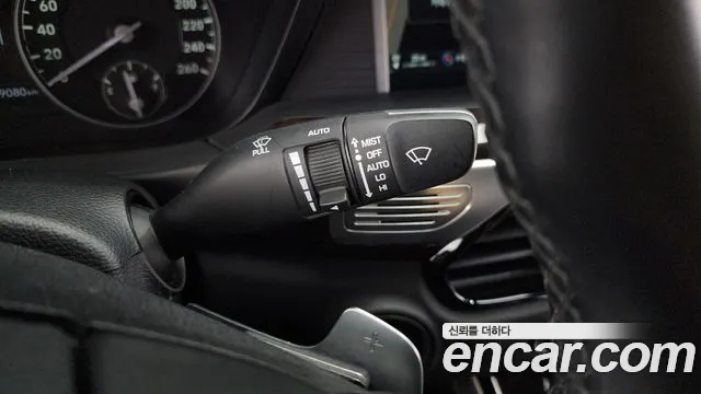 2018 Genesis EQ900 3.8 GDI AWD Sold VIN KMHG141DDJU053826 – interior seats