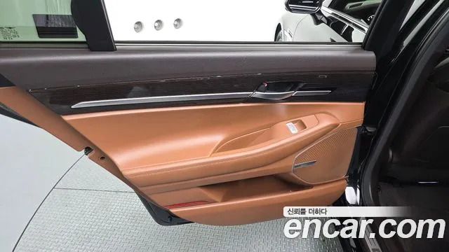 2019 Genesis G90 3.8 AWD Sold VIN KMHG141DDKU075261 – interior seats