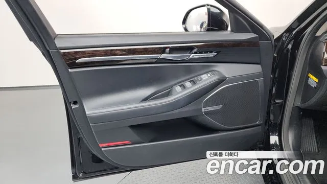 2021 Genesis G90 3.8 AWD Sold VIN KMHG141DDMU091984 – exterior detail