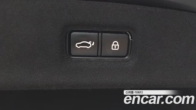 2018 Genesis EQ900 3.8 GDI AWD Sold VIN KMHG241DDJU044253 – exterior detail 2018 Genesis EQ900 3.8 GDI AWD Sold VIN KMHG241DDJU044253 – exterior detail