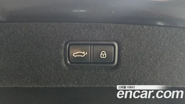 2018 Genesis EQ900 3.8 GDI AWD Sold VIN KMHG241DDJU047247 – rear exterior 2018 Genesis EQ900 3.8 GDI AWD Sold VIN KMHG241DDJU047247 – rear exterior