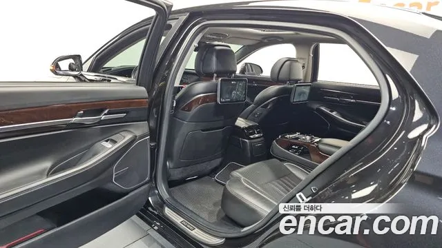 2018 Genesis EQ900 3.8 GDI AWD Sold VIN KMHG241DDJU047247 – interior seats 2018 Genesis EQ900 3.8 GDI AWD Sold VIN KMHG241DDJU047247 – interior seats