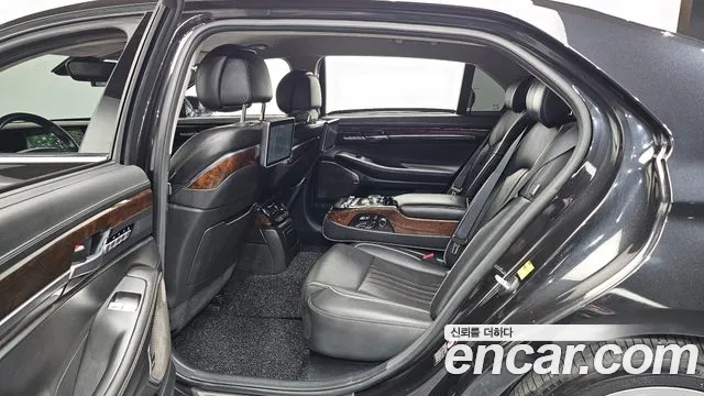 2018 Genesis EQ900 3.8 GDI AWD Sold VIN KMHG341DDJU050178 – rear exterior