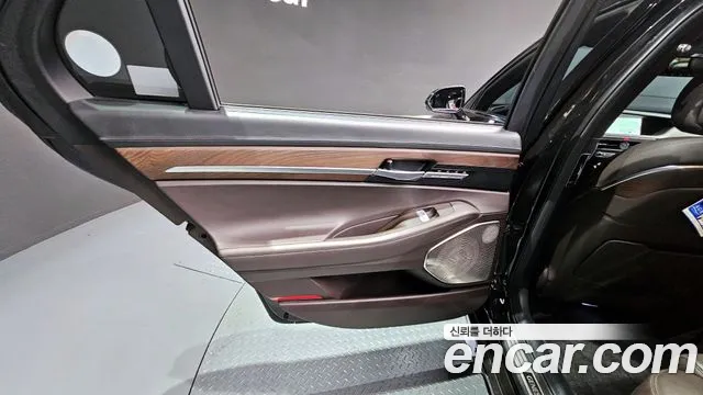 2019 Genesis G90 3.8 AWD Sold VIN KMHG341DDKU057789 – trunk area