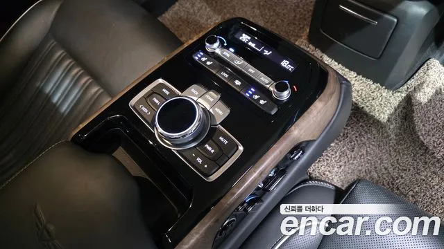 2019 Genesis G90 3.8 AWD Sold VIN KMHG341DDKU063612 – photo 12 2019 Genesis G90 3.8 AWD Sold VIN KMHG341DDKU063612 – photo 12