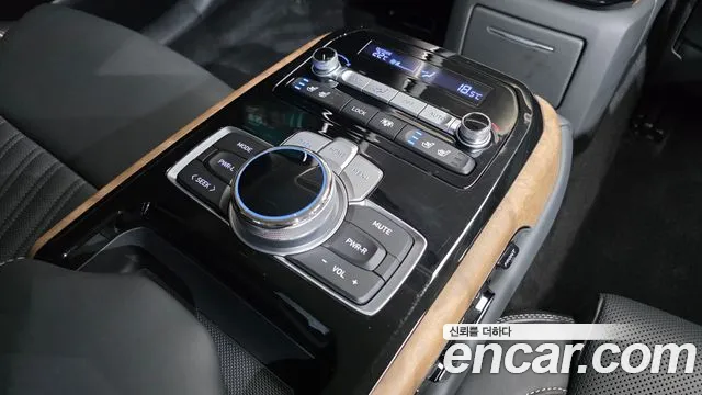 2021 Genesis G90 3.8 AWD Sold VIN KMHG341DDMU091037 – engine bay
