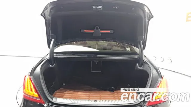 2018 Genesis EQ900 5.0 GDI AWD Sold VIN KMHG541HDJU035542 – engine bay
