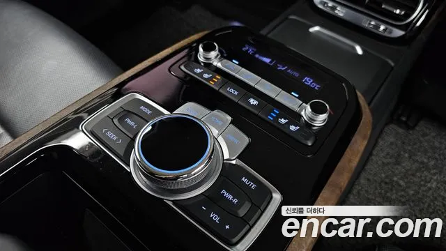 2019 Genesis G90 5.0 AWD Sold VIN KMHG541HDKU069848 – photo 14 2019 Genesis G90 5.0 AWD Sold VIN KMHG541HDKU069848 – photo 14