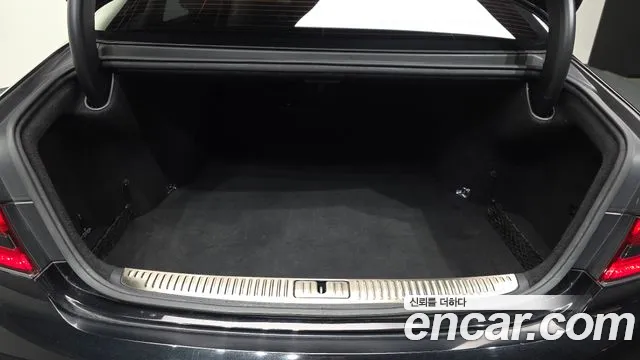 2019 Genesis G90 5.0 AWD Sold VIN KMHG541HDKU074302 – rear exterior 2019 Genesis G90 5.0 AWD Sold VIN KMHG541HDKU074302 – rear exterior