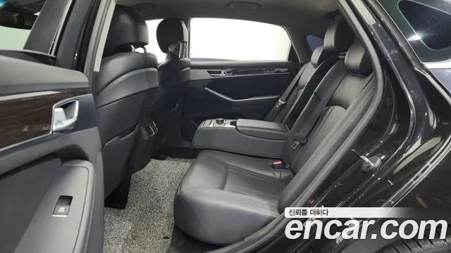 2018 Genesis G80 3.3 GDI Sold VIN KMHGL41DBJU255470 – interior seats