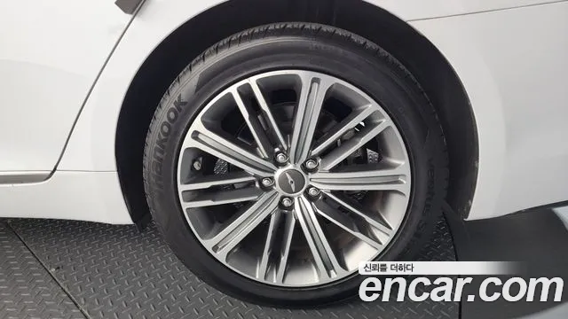 2018 Genesis G80 3.3 GDI Sold VIN KMHGL41DBJU258722 – interior seats
