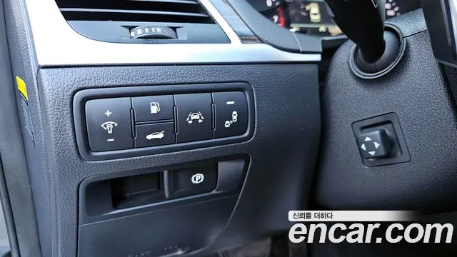 2018 Genesis G80 3.3 GDI Sold VIN KMHGL41DBJU283461 – interior seats