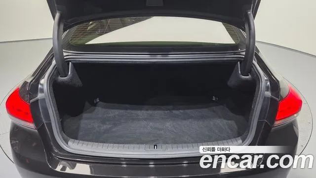 2017 Genesis G80 3.3 GDI AWD Sold VIN KMHGL41DDHU232315 – exterior detail