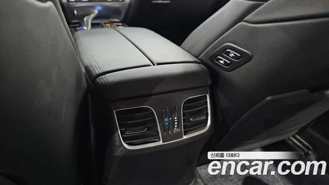 2018 Genesis G80 3.3 GDI AWD Sold VIN KMHGL41DDJU240148 – exterior detail
