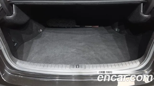2018 Genesis G80 3.3 GDI AWD Sold VIN KMHGL41DDJU257746 – trunk area 2018 Genesis G80 3.3 GDI AWD Sold VIN KMHGL41DDJU257746 – trunk area